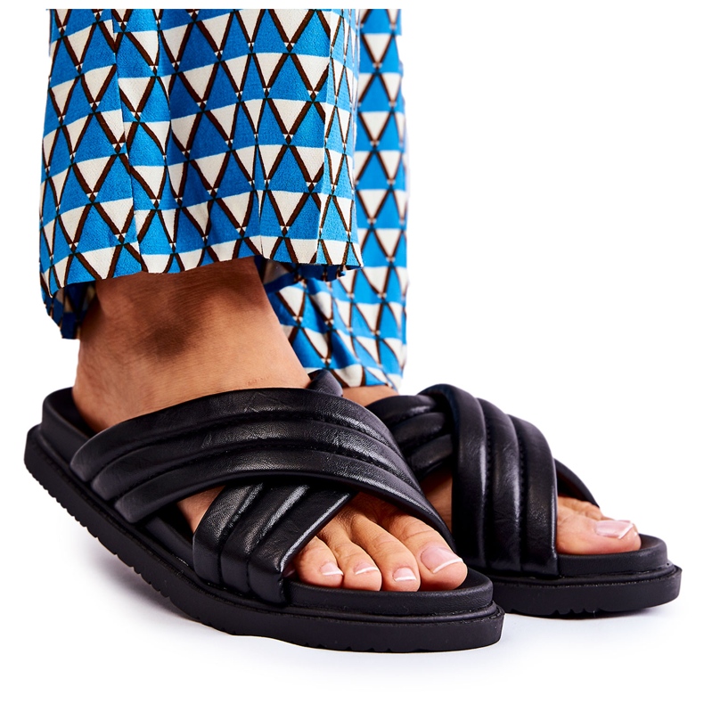 PJ1 Klasične ženske crne kožne papuče Daron crno