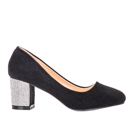 Crne pumpice na Goyal postu crna