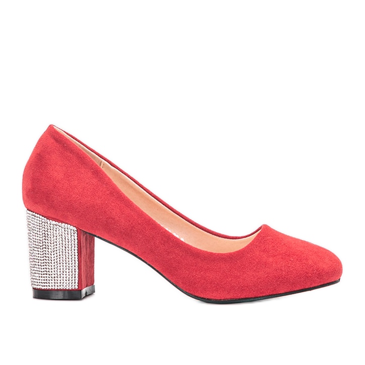 Crvene pumpice na Goyalovom stupu crvena