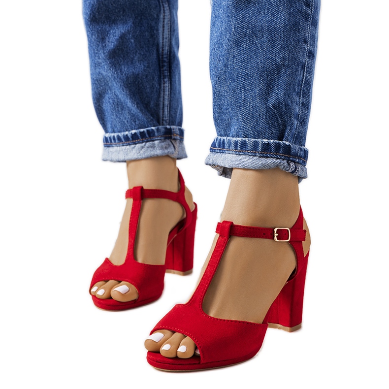 Crvene pumpice na Harvey postu crvena