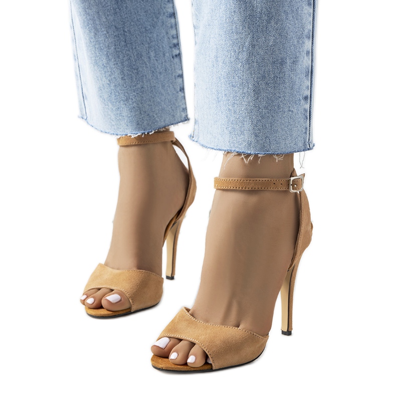 Bež otvorene pumpice na Luigina petu