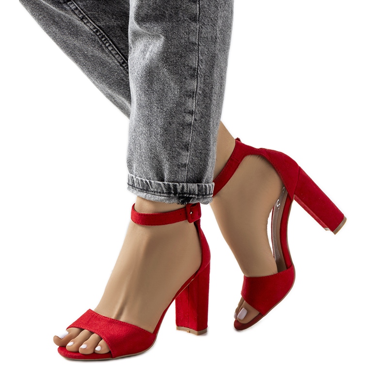 Crvene sandale na Doyleovom stupu crvena