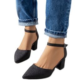 Sjajne crne pumpice na Mawahi postu crna