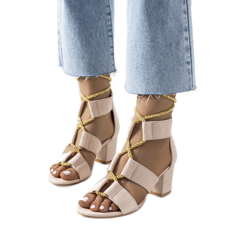 Bež sandale na stupu Saliba