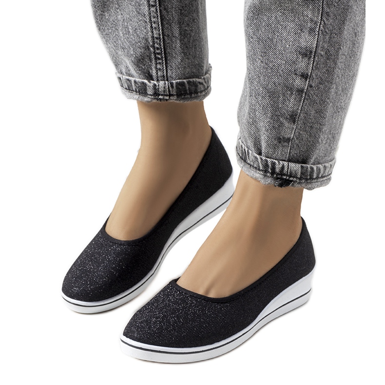 Crne tenisice na klin iz Friisa crno