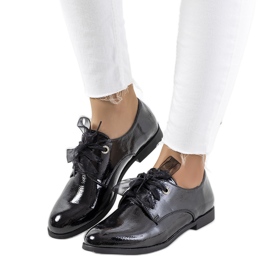 Crne lakirane cipele iz Swishera crna