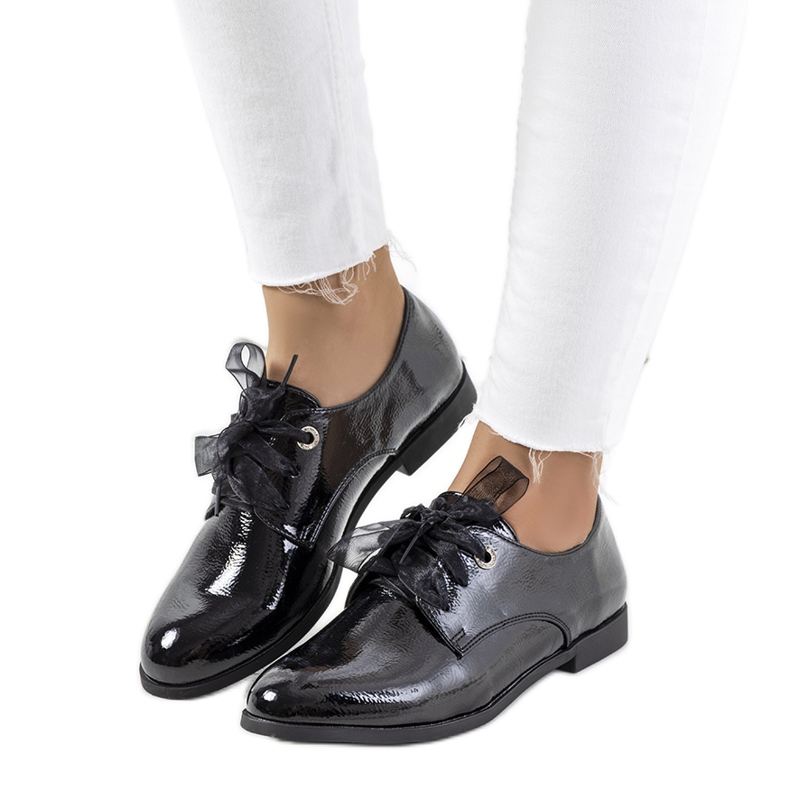 Crne lakirane cipele iz Swishera crno