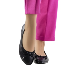 Male crne balerinke crna