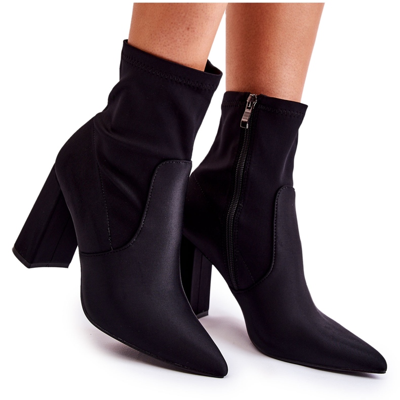 Čizme od ženskog materijala na petu crne Amile crno