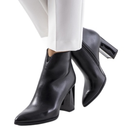 Crne gležnjače na Ezinet objavi crna