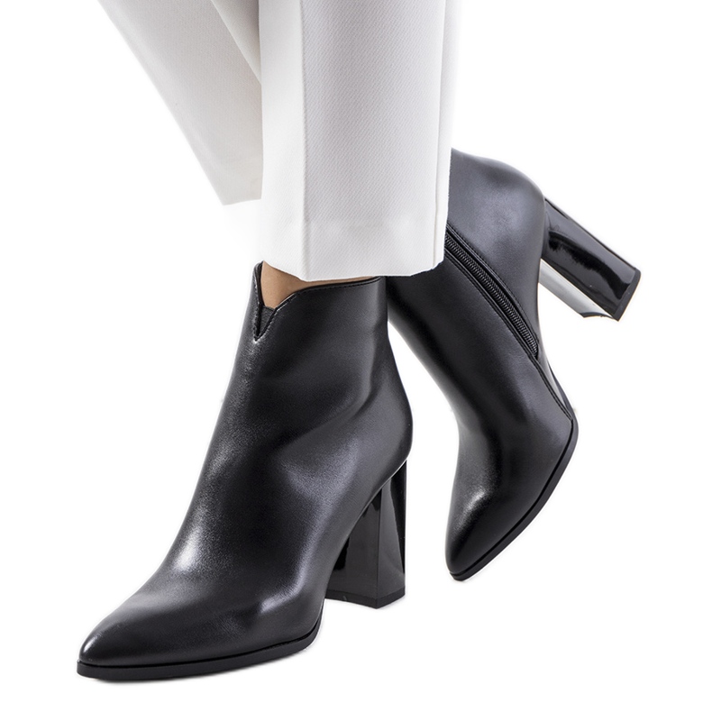 Crne gležnjače na Ezinet objavi crno