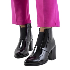 Crna lakirana koža iz Norwicha