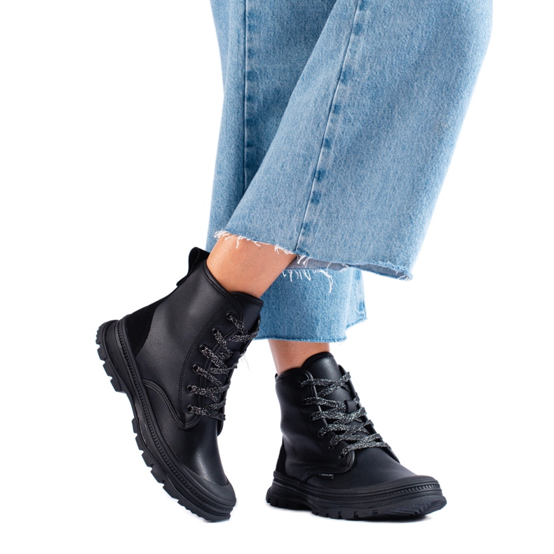 T.Sokolski Sokolske ženske čizme na vezanje od ekološke kože crno