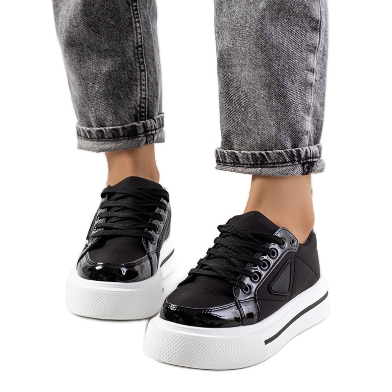 Crne tenisice s debelim Scrabster đonom crno