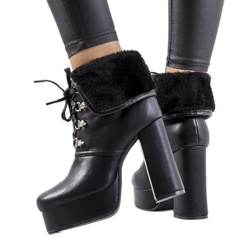 Crne čizme na stupu Madina crno