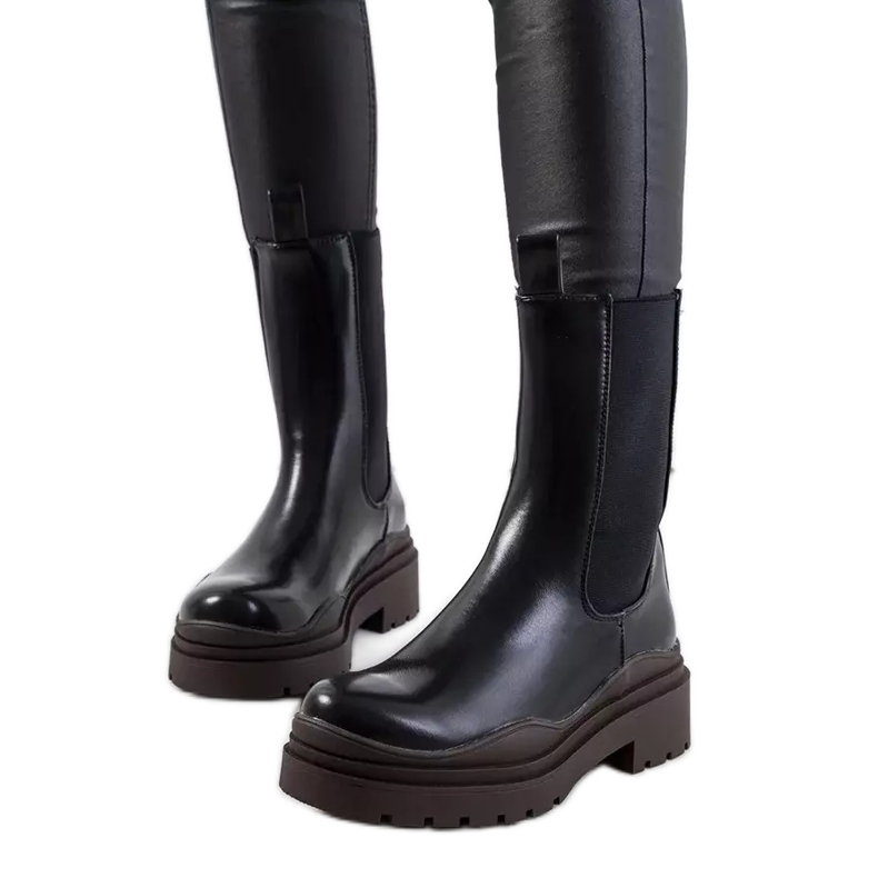 Crne čizme sa smeđim Nester đonom crno