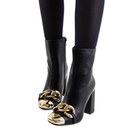 Crne čizme na stupu Engi crna