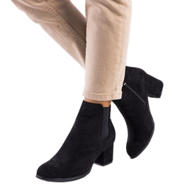 Crne gležnjače na Runswick stupu crna