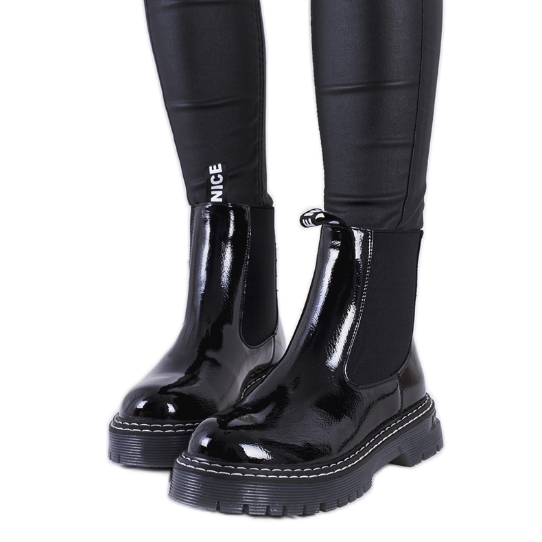 Crne lakirane Chelsea čizme iz Vida crno