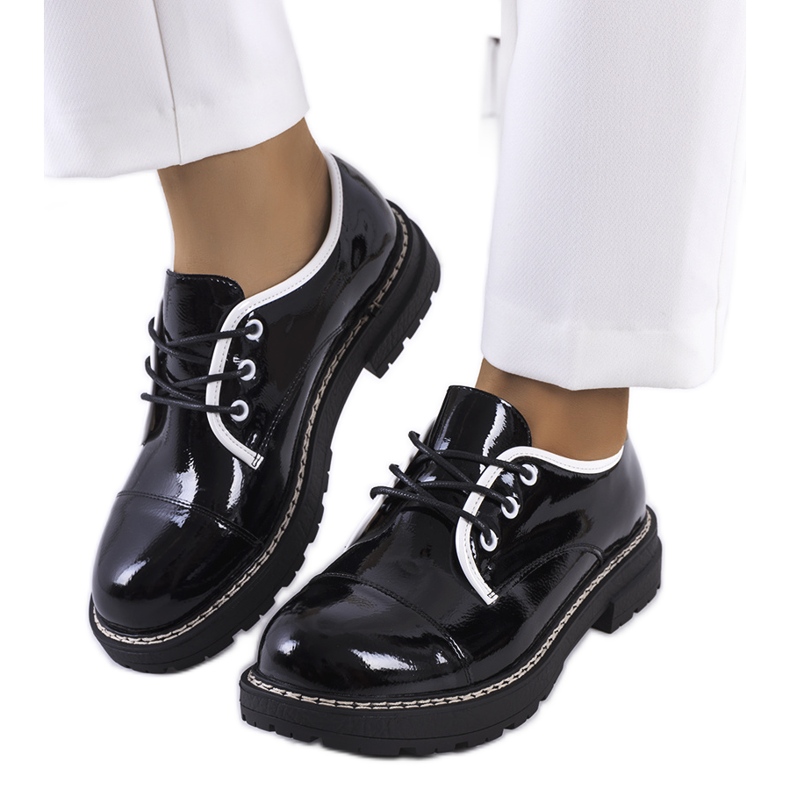 Crne lakirane cipele Kuzem crno