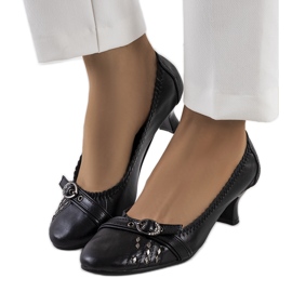 Crne cipele s elastičnom trakom marke Djoko crna