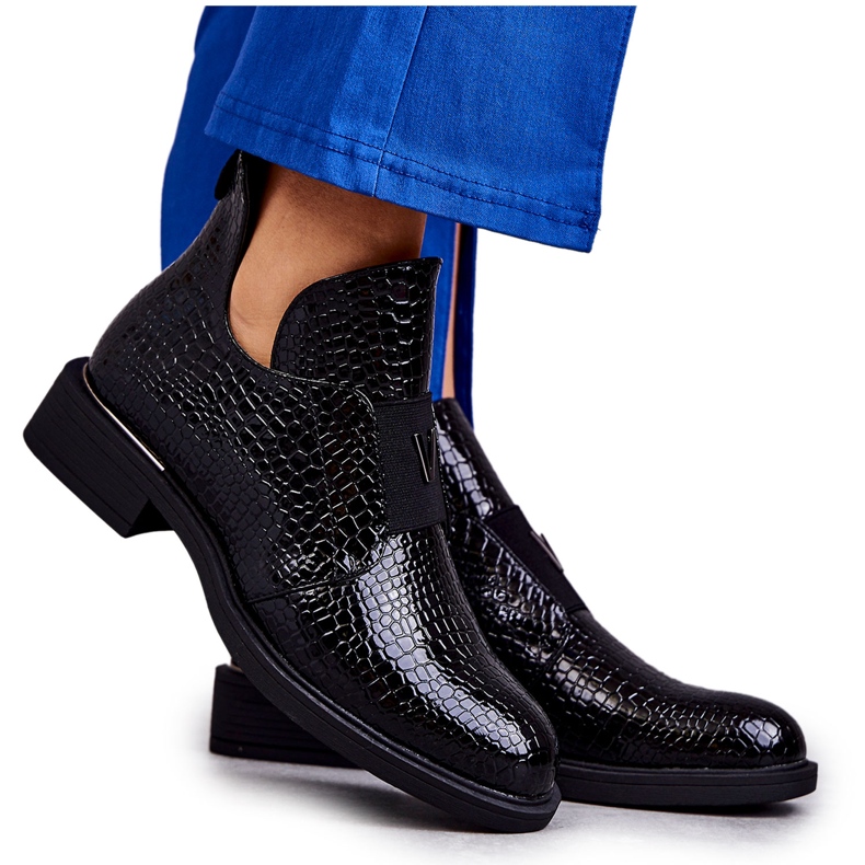 Vinceza Lakirane čizme s izrezima na ravnu petu Crne Eunice crno