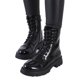 Crni polperro lakirani traperi crno