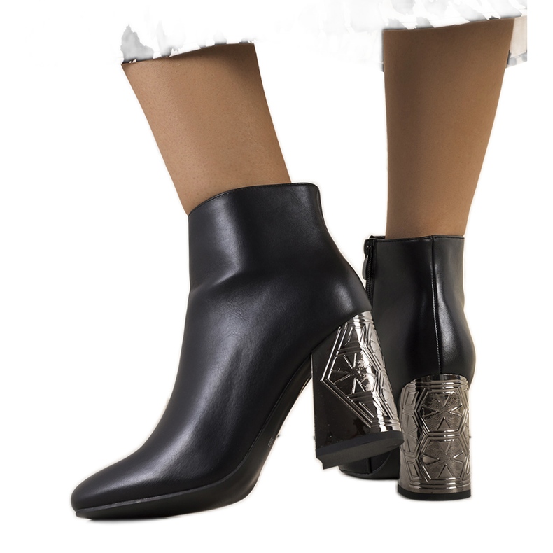 Crne čizme s ukrasnom Mirim petom crno