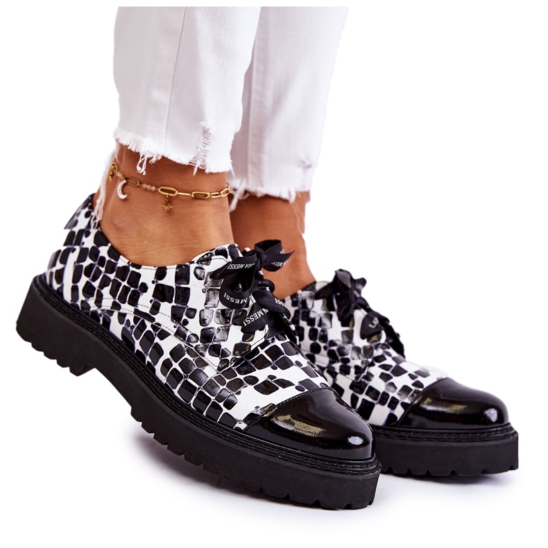 Lakirane cipele na vezanje Laura Messi 2441 Black and White bijela crno