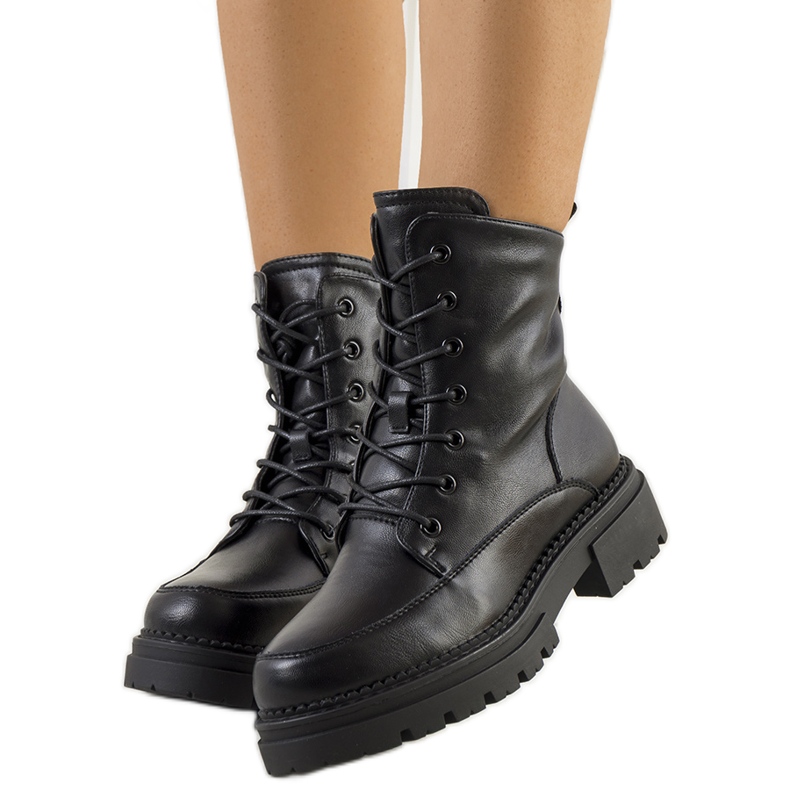 Calderovi crni lovci crno