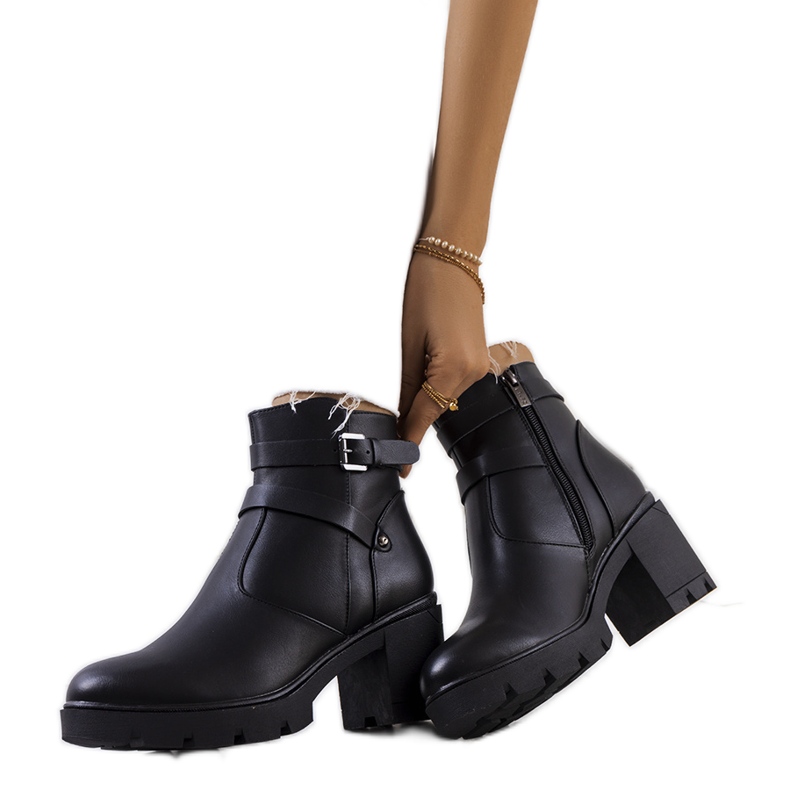 Crne čizme na traktorskom đonu crno