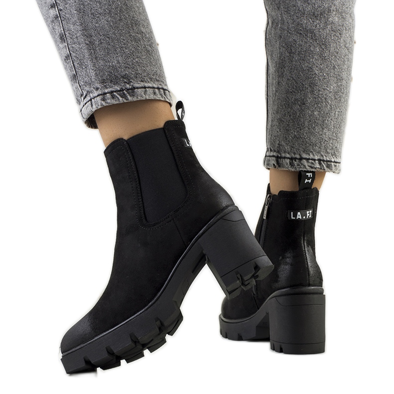 Svelte crne čizme s visokom petom od brušene kože crno