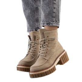 PA1 Bež traperi od Nicola