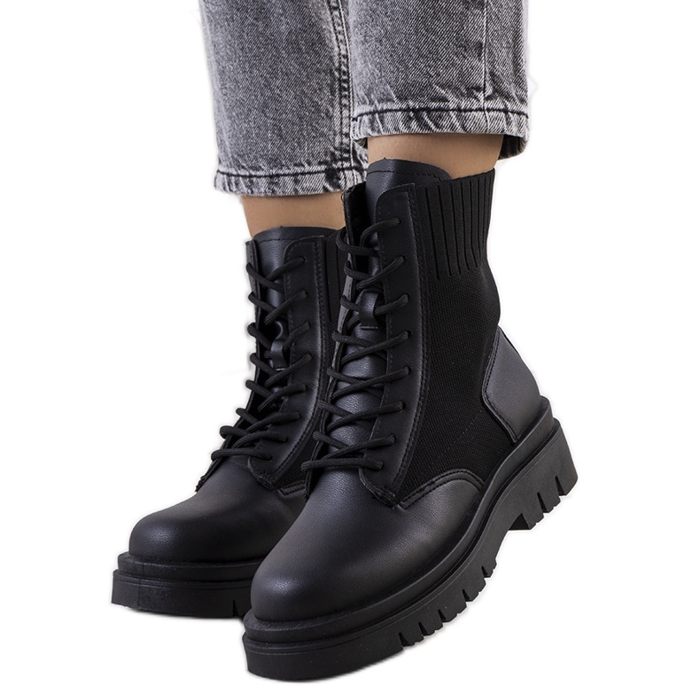 Crni Lennon lovci crno