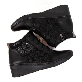 Kožne čizme na klinastu petu Helios W H537 crna