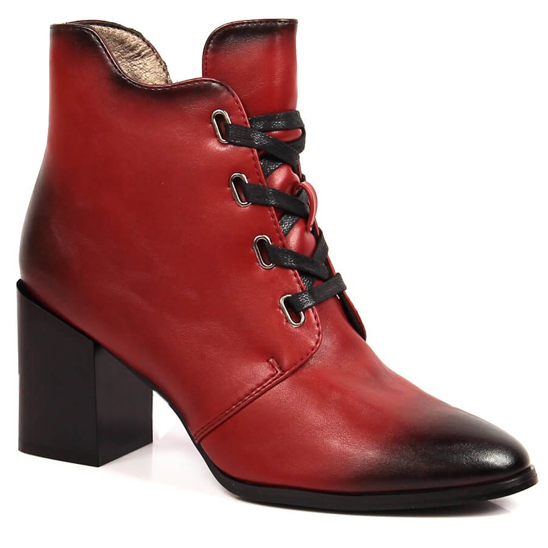 Crvene izolirane ženske čizme na stup M. Daszyński crno crvena