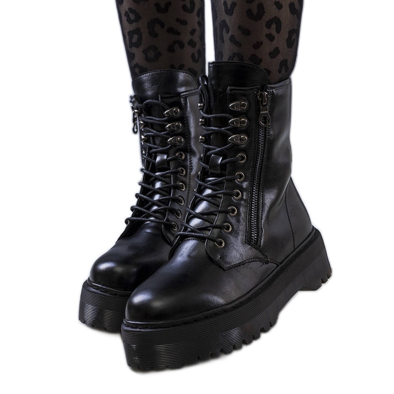 Crne izolirane čizme iz Isole crno