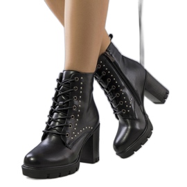 PA1 Crne čizme na stupu Porrena crno