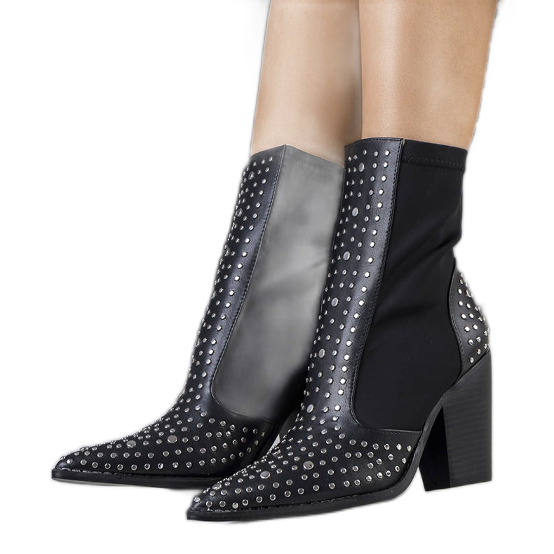 PA1 Crne čizme ukrašene Orazi nitnama crno