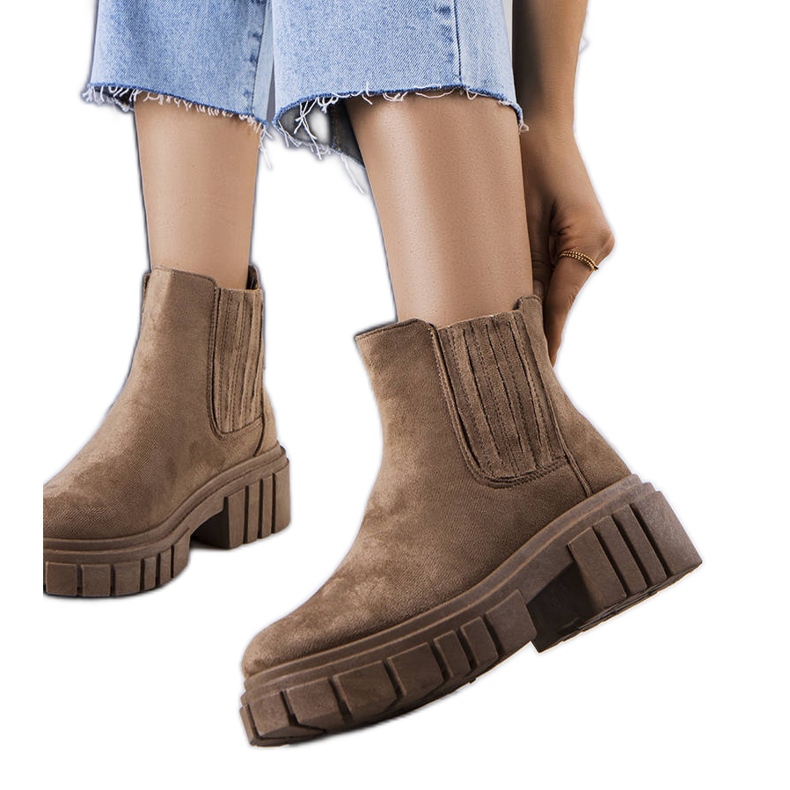 Leiva smeđe izolirane čizme smeđa