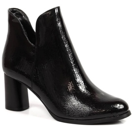 Čizme lakirane na stupu izolirane Jezzi W JEZ385A crno