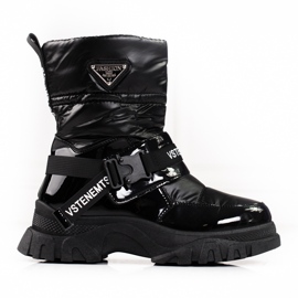 Ženske shelovet čizme za snijeg izolirane krznom crna