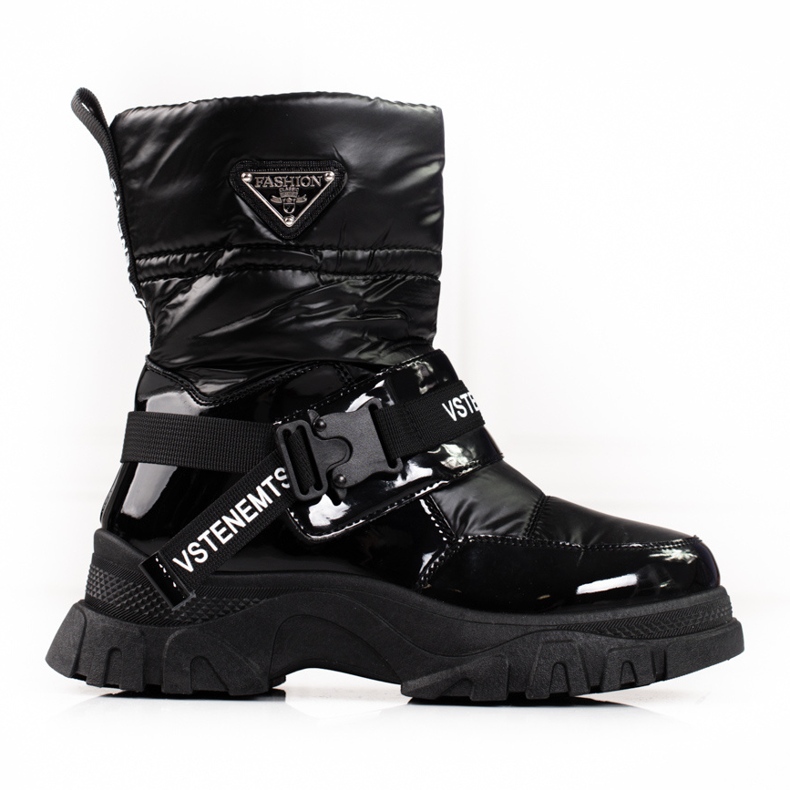 Ženske shelovet čizme za snijeg izolirane krznom crno