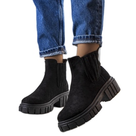 Crne izolirane čizme iz Leive crna