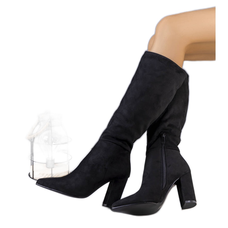 BM Crne, izolirane čizme na stupu Narcis crno