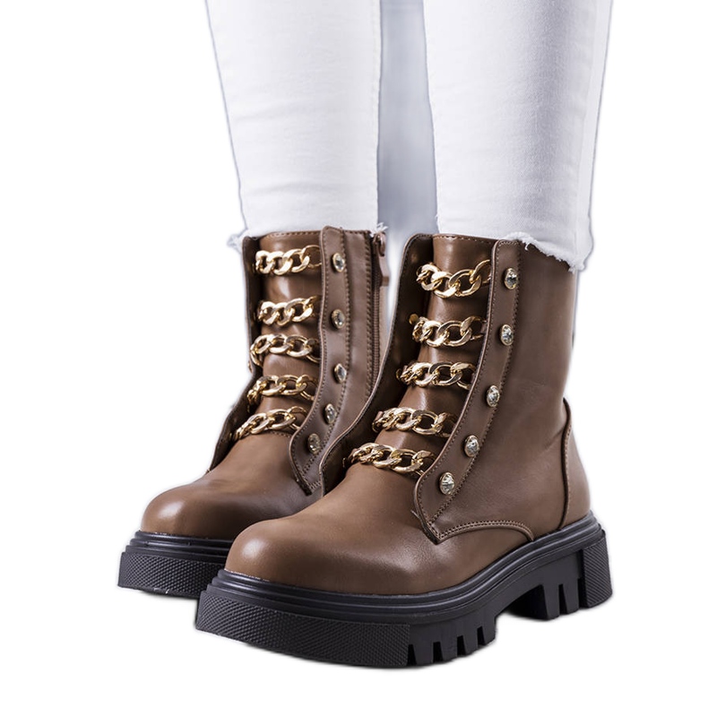 Perno smeđe izolirane čizme smeđa