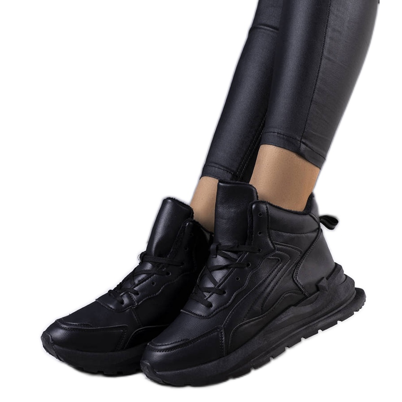 Crne izolirane tenisice iz Tasme crno