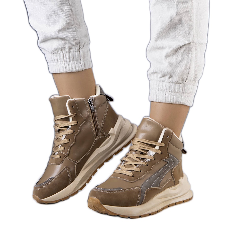 Smeđe izolirane tenisice iz Tasme smeđa