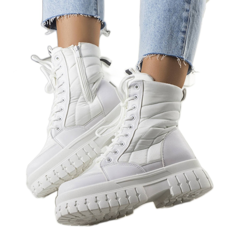 BM Bijele izolirane čizme za snijeg od Arinne bijela