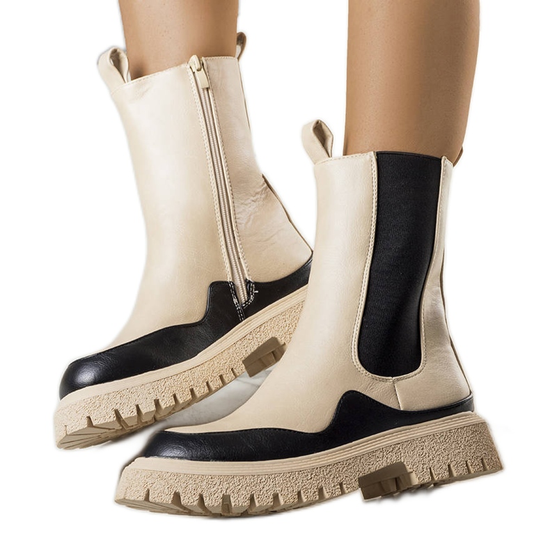 PA1 Bež i crne čizme iz Valeris crno